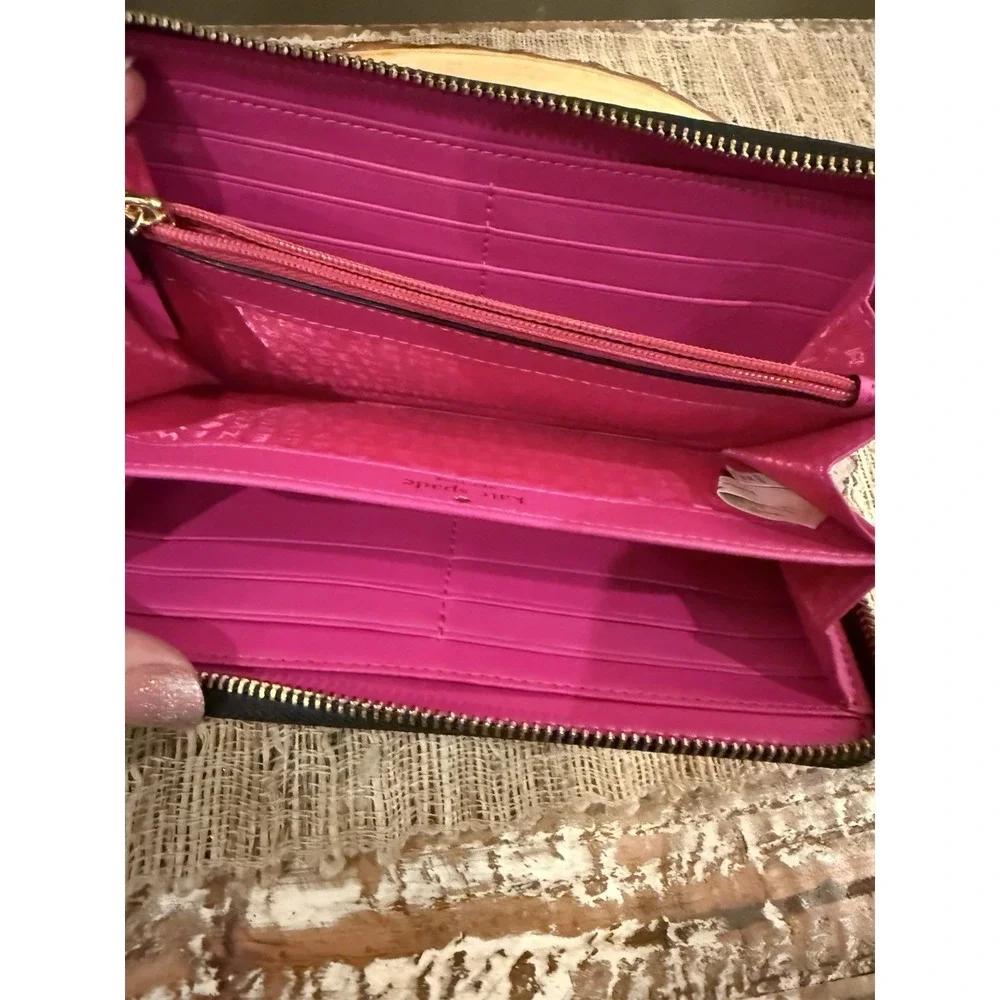KATE SPADE 2015 NEDA WALLET BLACK/WHITE SPADES AND STRIPED PENN PLACE‎